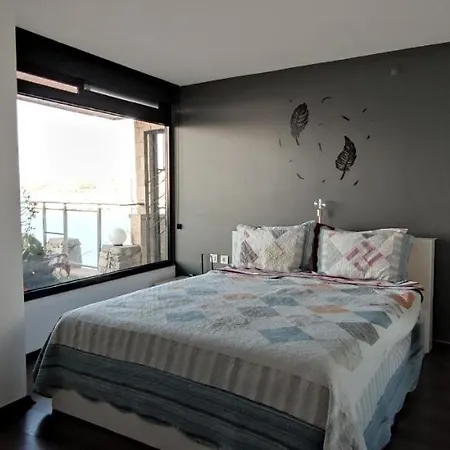 Waterfront Glass Flat شقة *