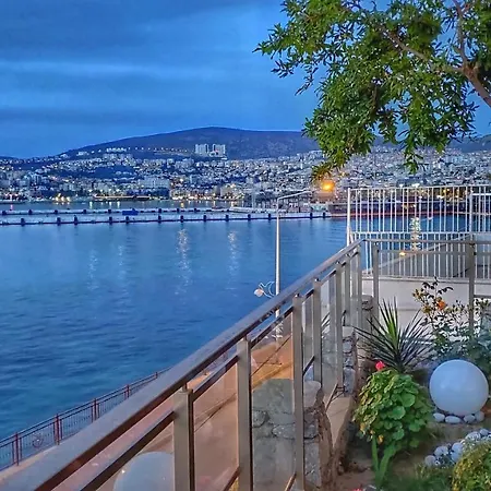 Apartment Waterfront Glass Flat *